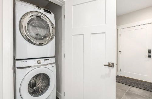 Stylish Grand Lake Retreat - King Bed - Walk to Lake - Foto 7