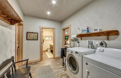 10 Mi to Mtn Resort Normalville Cabin with Balcony! - Foto 32