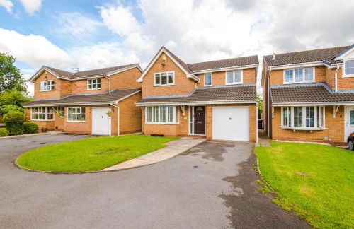 4BR Home for 8, Full Kitchen, Parking, WiFi in Northwich - Photo 80