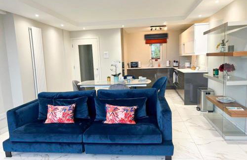Modern Luxurious Apartment w/ Patio Balcony & View - Foto 11