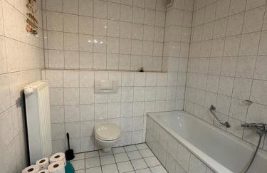 Schönes Haus mit 4 Schlafzimmer Küche Bad WC & Wohnzimmer 2 Parkplätze - Photo 8