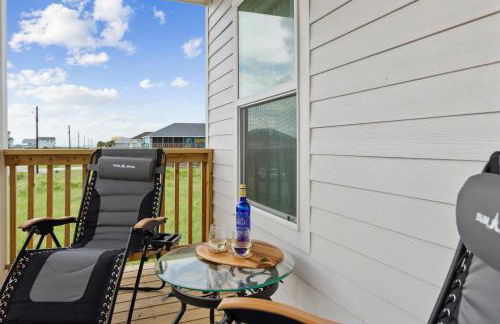 Cozy 3 Bedroom Family Beach Home in Galveston - Photo 9