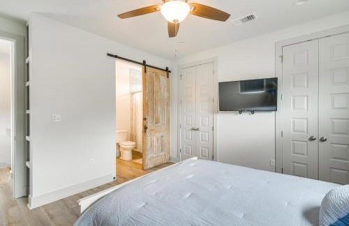 Modern Waveland Home with Deck - Walk to the Beach! - Foto 12