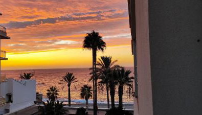 Castell Beach - Sea front - parking - swimming pool - Photo 1