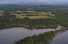 Beautiful Lake Champlain Lake Home with Private Beach - Foto 1