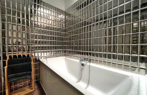 Charme urbain sous les toits-Terrasse/Clim/Parking - Photo 25