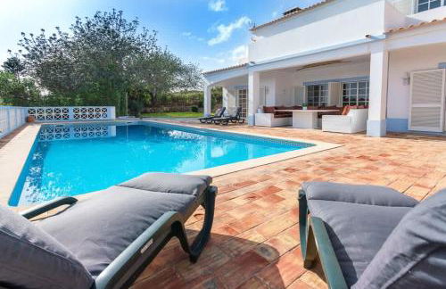 Spacious Villa Swimming Pool by HostWise - Foto 11