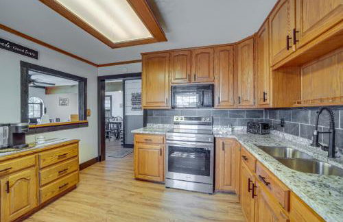 Private Hot Tub and Dock Lakefront Grove Retreat! - Foto 7