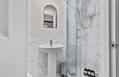 Kingston 5 Bed 2 Bath Contractors Close to Station - Foto 44