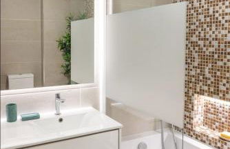 Sunny 3-Bedroom Apartment - Foto 28