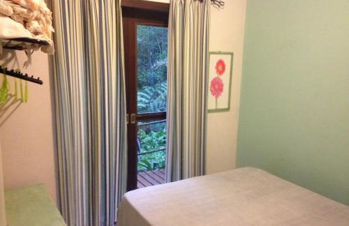 Beach house surrounded by lush nature - Foto 9