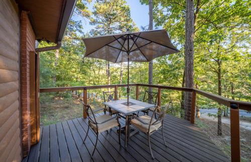 Luxury Rock Creek Cabin w Deck by Lake Hamilton - Foto 36