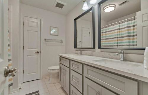New!4BR with Easy Access to all Woodlands Amenities - Photo 31