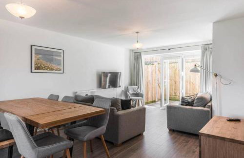 Beach Mews - Modern townhouse with patio and private parking - Photo 4