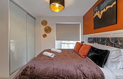 SUPERIOR AIRPORT SUITE, FREE Parking, Stylish, BALCONY, Two Bathrooms, Close To Airport, Station & Centre - Foto 22