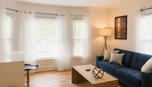 Hospitals Manito Park Huckleberrys Market - Foto 2