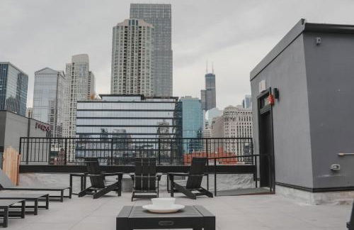 River North Private Balcony With In and Out Parking - Foto 35