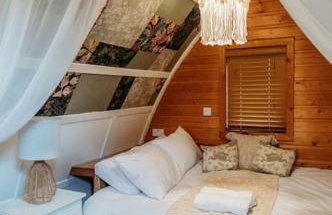 Robin Nest - Cosy Shepherd's Hut Hideaway - Photo 4