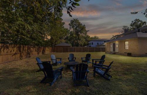 5BR Historic Home 5 min to Downtown Dallas with Large Balcony, 2 Dining Areas, 3 Fireplaces & Soaking Tub - Foto 12