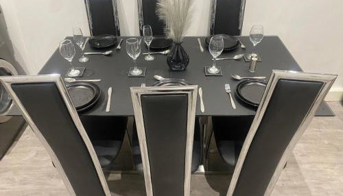 3- Bedroom House -Private Parking - contractors welcome- 2 Min M62 - Foto 3