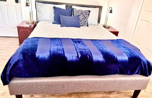 Upgraded, Stylish & Comfy 1 Bedroom/1 Bath Studio - Photo 2