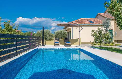 Villa Field Hill with Swimming Pool and Tennis Court - Foto 10