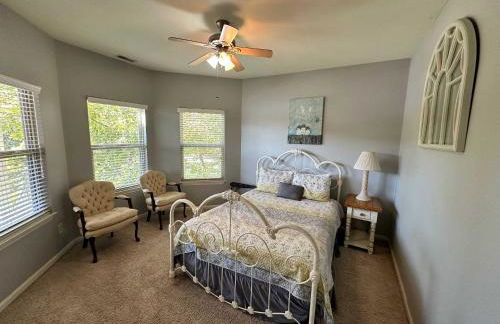 Lake It Easy - Waterfront Getaway with 7 Bedrooms - Foto 28