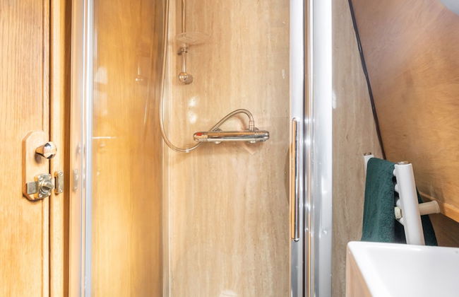 The Four Sisters Boatel - Foto 75