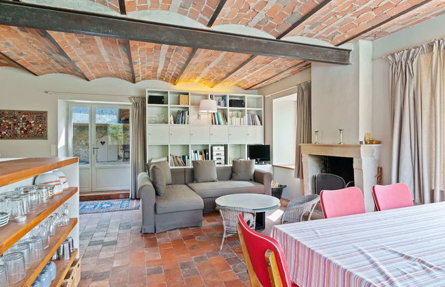 Charming Holiday Home in Yevre-la-ville With Pool - Foto 32