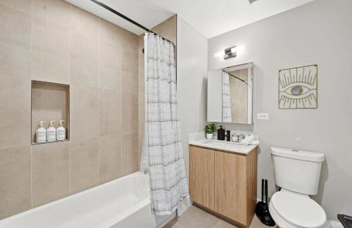 Edgewater Apt with Free Parking Gym Modern Living - Photo 17