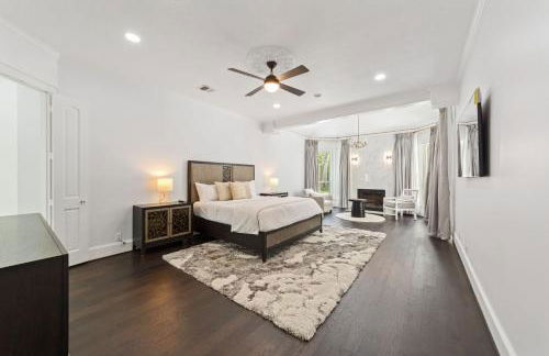 Luxury Mansion in The Woodlands TX with Heated Pool, Spa, BBQ & Basketball Court - Foto 8