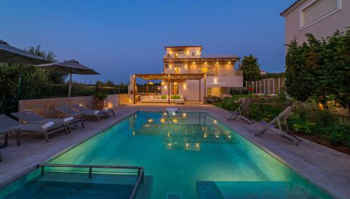 Estella Villa with Pool, Children Area, BBQ & Magnificent Views! - Foto 2