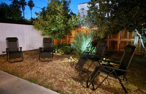 Private and large 2 bedroom house with Pool table, backyard and office near attractions - Foto 9