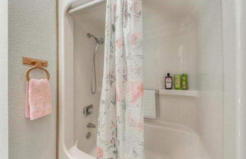 Cloudcroft Townhome on Golf Course with Deck! - Foto 14