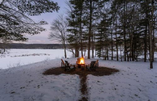 Lakefront Cabin with Private Dock Kenoza Den - Foto 5