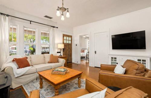 Vine Street Bungalow-Hot Tub, EV, Walk to Town - Photo 18