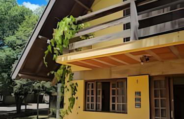 Charme de um típico chalé de campo com lareira. - Foto 3