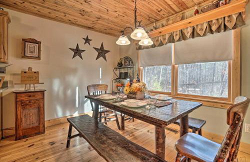 Outdoor Adventure - Charming Cabin w/ Hot Tub - Foto 8