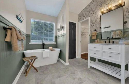 Family Home w FirePit GameRm Patio BbqGrill - Foto 24