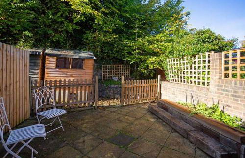 Relax with the whole family at the cosy cottage - Business rates available please enquire - Foto 14