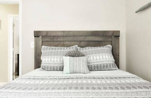 Chain O Lakes Nautical 4Bed 3Bath Waterfront with Bonus Room, Large Deck and Hot Tub - Foto 26