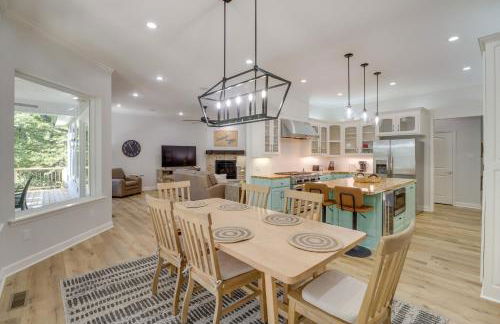 Luxury Lakefront Retreat with Deck and Patio! - Foto 7