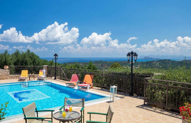 Villa in Tavronitis With Pool & Stunning Views - Photo 16