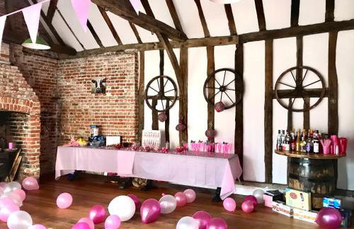 Grade II Listed Farmhouse, Pool, Hot Tub, Games Room, Celebration Hall, Car Park, 10ppl, 45 min from Central London - Foto 38