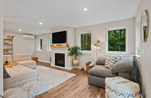 Modern Gem on 15 Acres, 5 Mi to Old Orchard Beach! - Foto 1