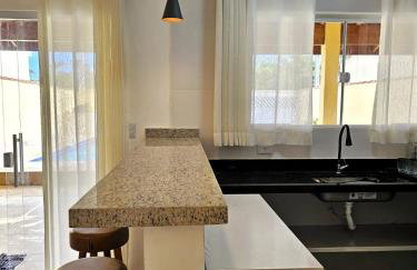 Encantadora casa com piscina perto da praia - Foto 13