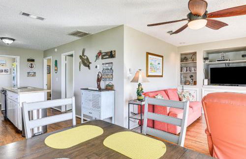 Walk to Beach Galveston Home with Patio and Balcony! - Foto 7