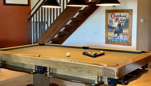 Modern 6 bedroom retreat, stunning lake views, close to village! - Foto 4, Game Room