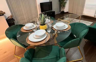 Dartford Lux Stay 1 bedroom apartment- free parking next to station - Photo 4