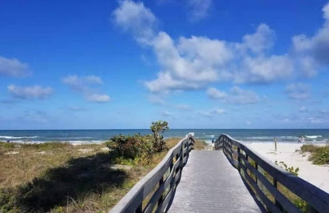 Steps to Beach Heated Pool - Foto 52